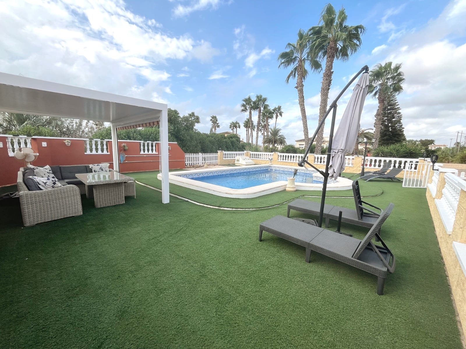 3 soverom Villa til salgs i Daya Vieja med svømmebasseng garasje - € 650 000 (Ref: 10132311)