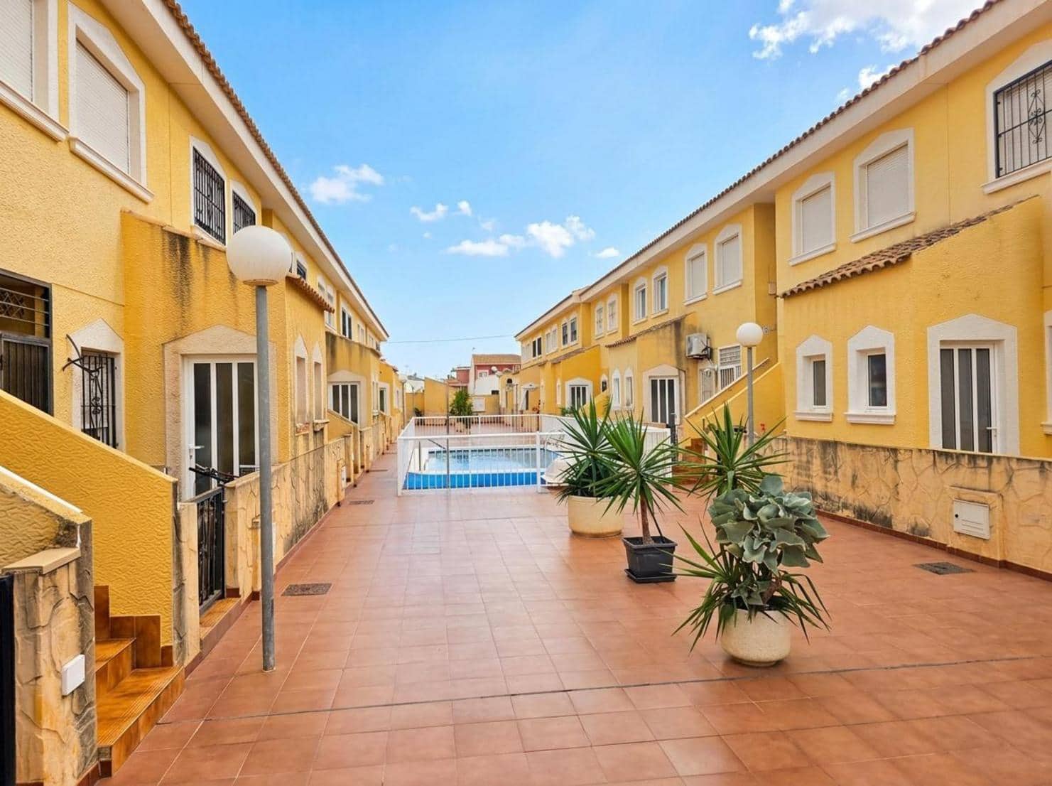 2 bedroom Apartment for sale in Formentera del Segura with pool - € 139,000 (Ref: 10160312)