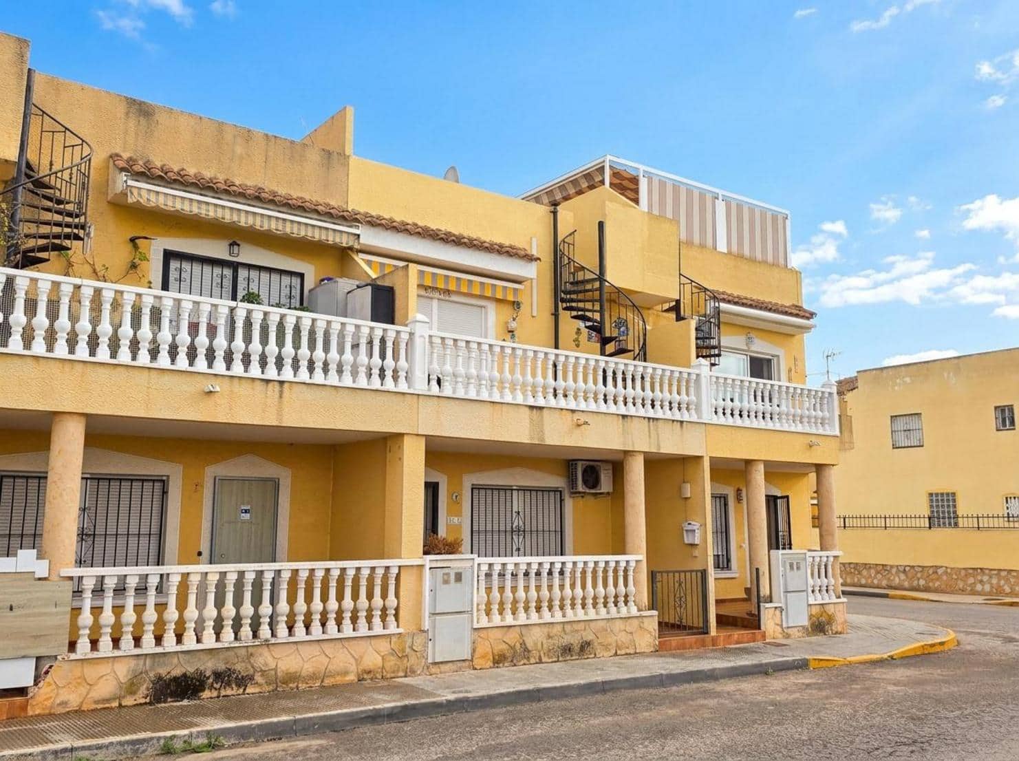 2 bedroom Apartment for sale in Formentera del Segura with pool - € 139,000 (Ref: 10160312)