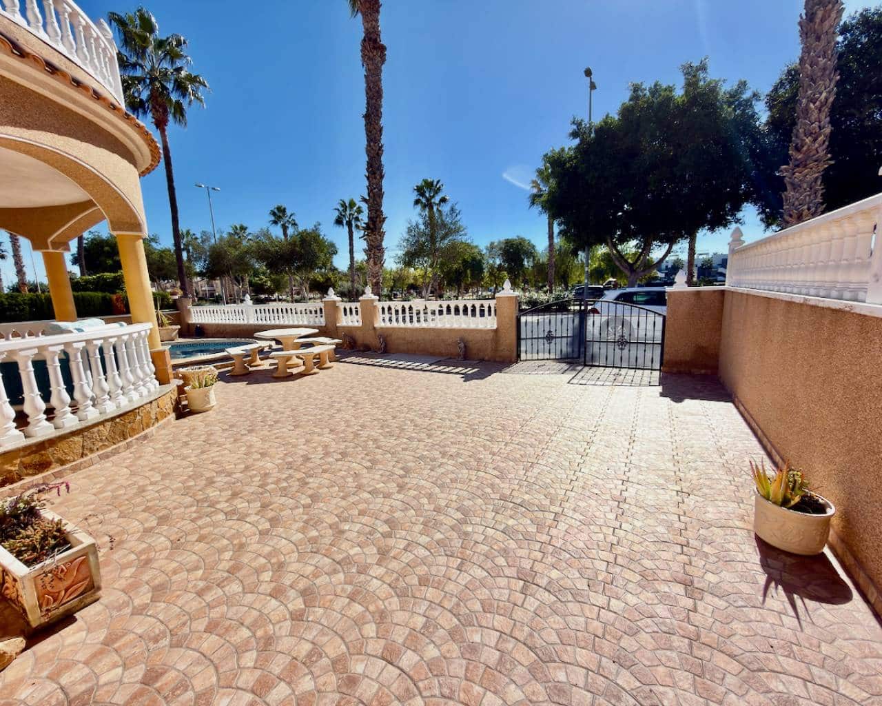 3 Zimmer Villa zu verkaufen in Guardamar del Segura mit Pool Garage - 399.995 € (Ref: 10180731)