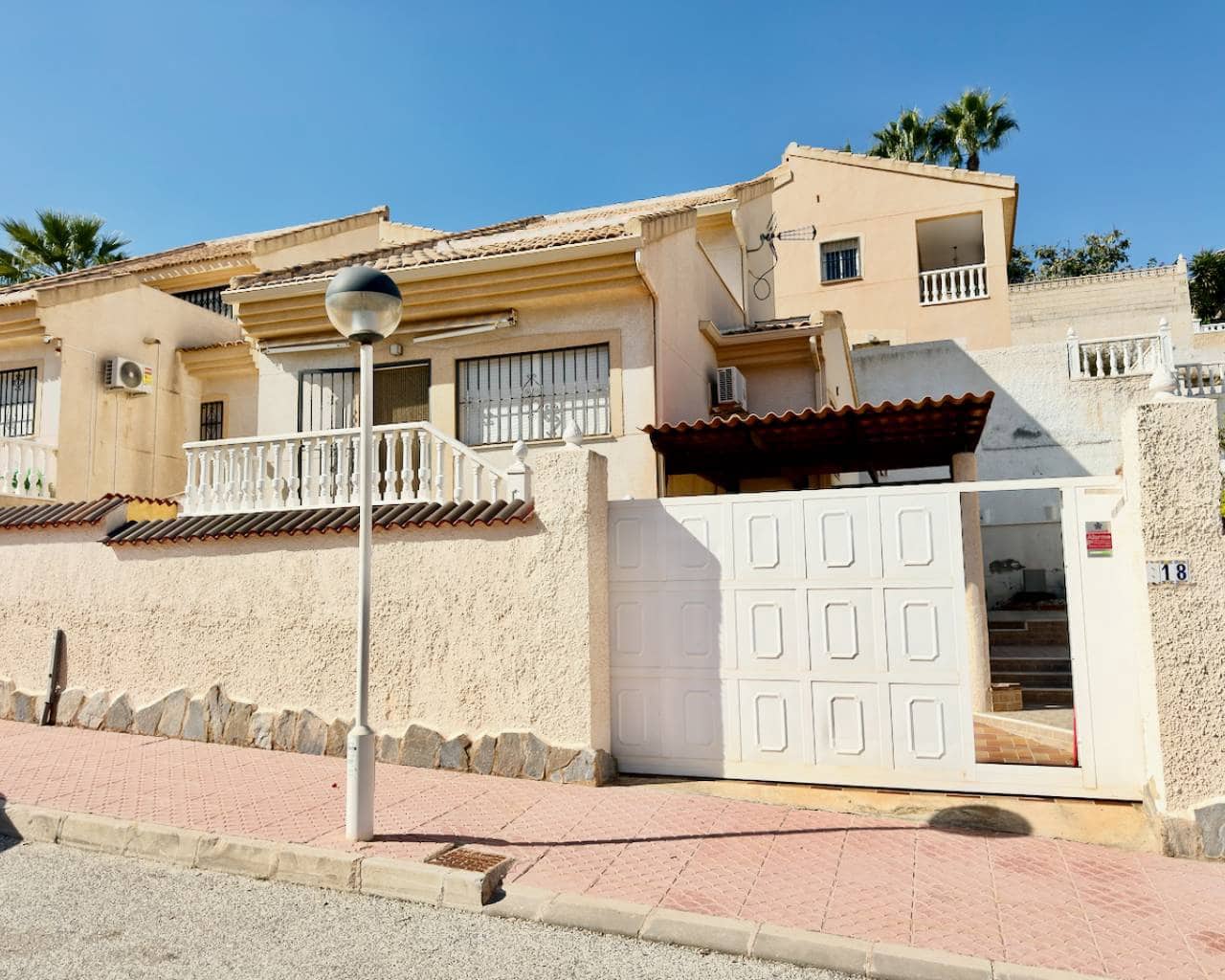 3 slaapkamer Villa te koop in Ciudad Quesada met zwembad garage - € 235.000 (Ref: 10183723)