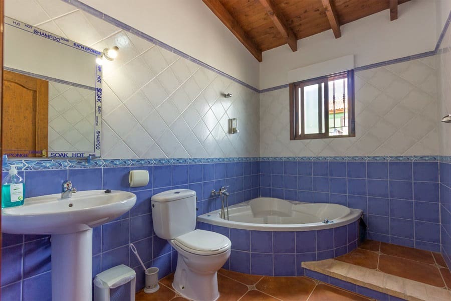 3 sypialnia Finka/Dom wiejski na sprzedaż w Orihuela z basenem garażem - 295 000 € (Ref: 9000342)