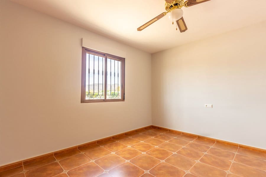 3 sypialnia Finka/Dom wiejski na sprzedaż w Orihuela z basenem garażem - 295 000 € (Ref: 9000342)