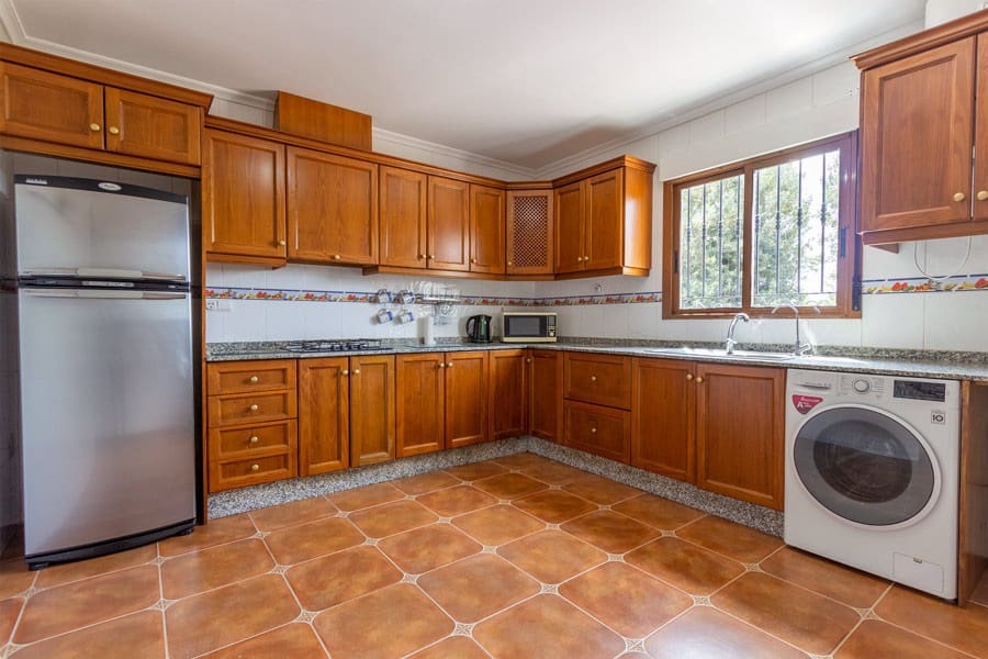 3 sypialnia Finka/Dom wiejski na sprzedaż w Orihuela z basenem garażem - 295 000 € (Ref: 9000342)