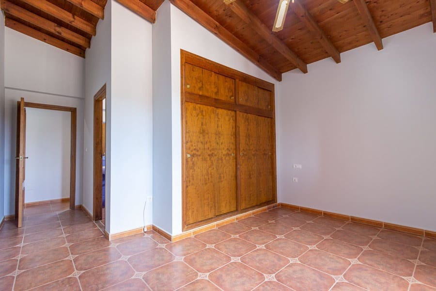 3 sypialnia Finka/Dom wiejski na sprzedaż w Orihuela z basenem garażem - 295 000 € (Ref: 9000342)