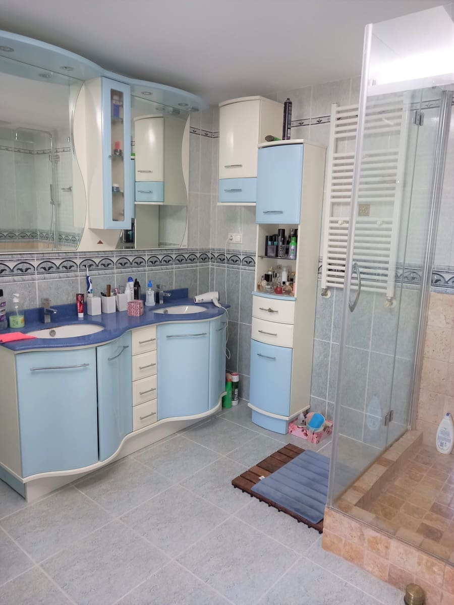 6 bedroom Villa for sale in Guardamar del Segura with pool - € 900,000 (Ref: 9088328)