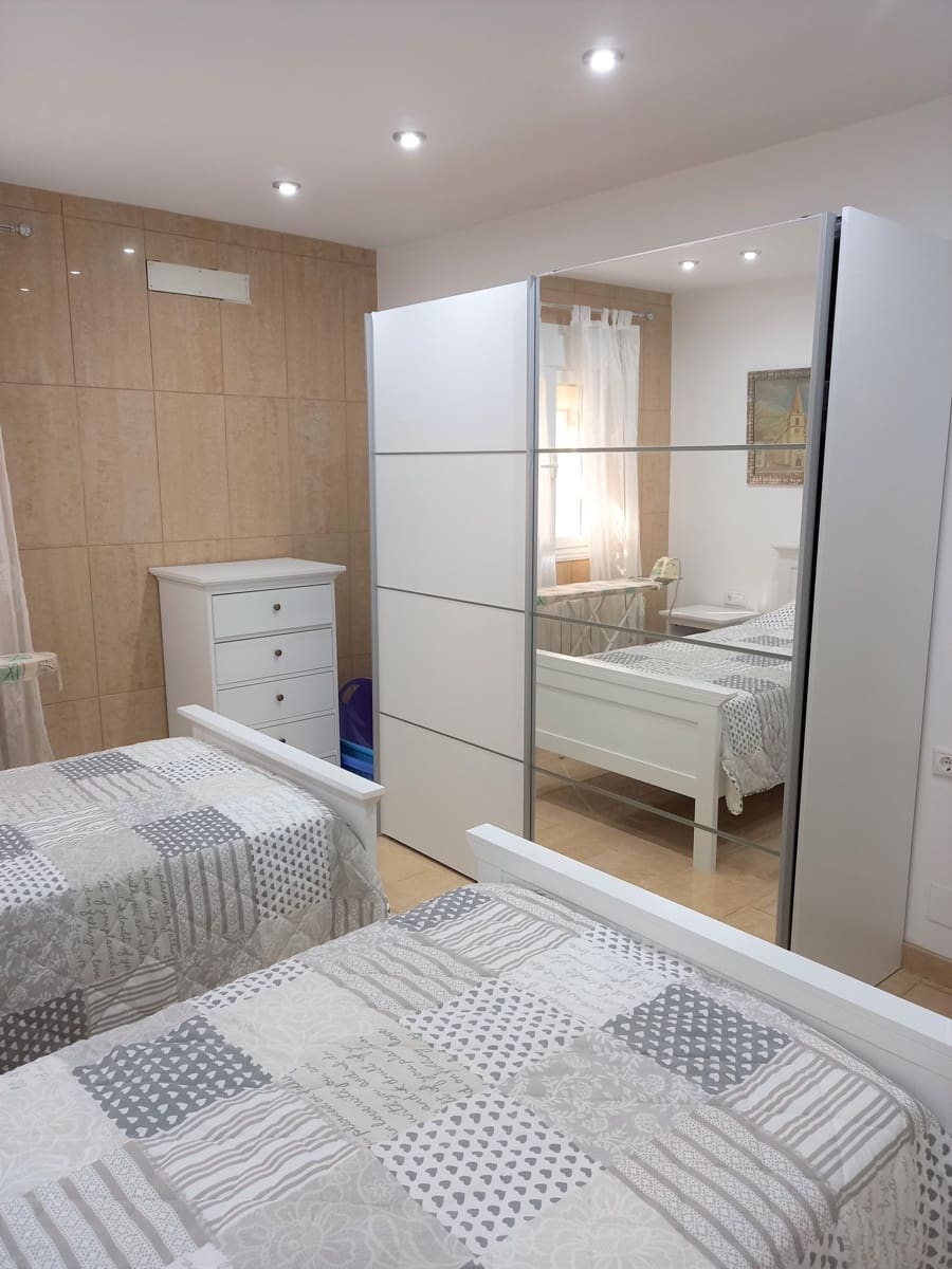 6 bedroom Villa for sale in Guardamar del Segura with pool - € 900,000 (Ref: 9088328)