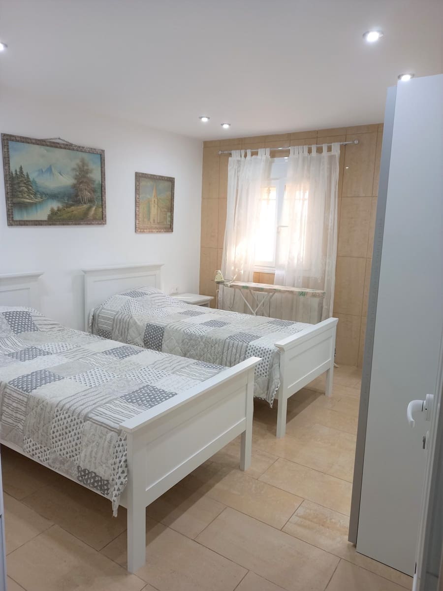 6 bedroom Villa for sale in Guardamar del Segura with pool - € 900,000 (Ref: 9088328)