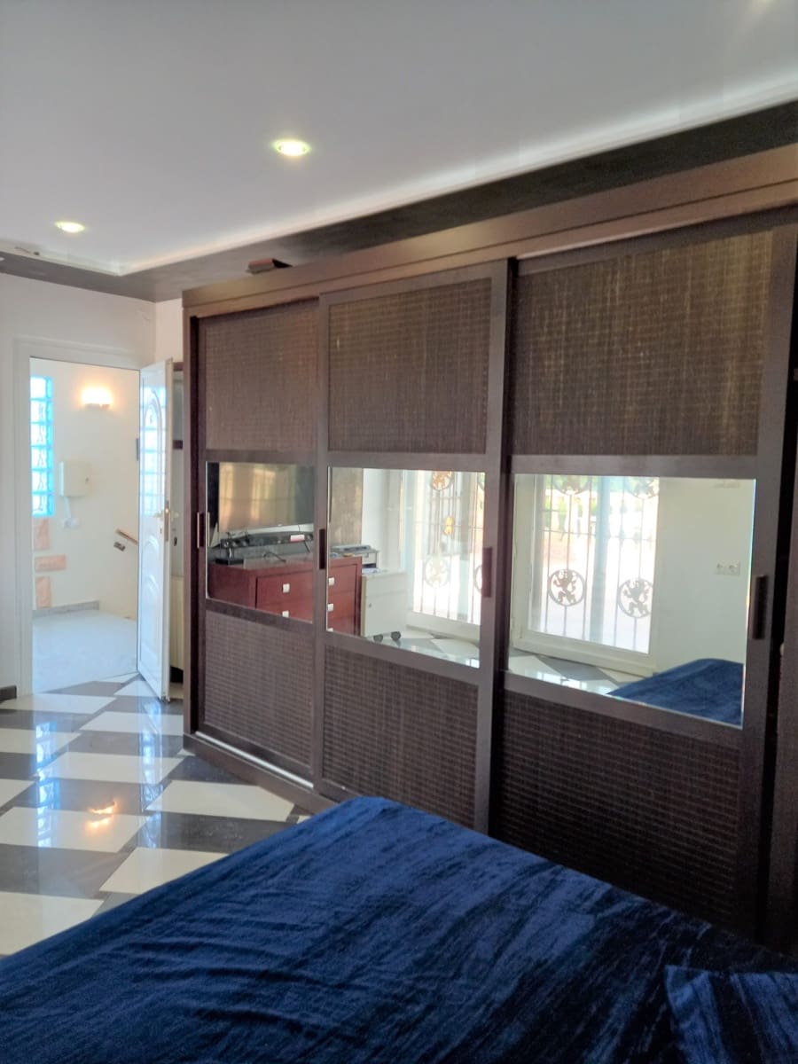 6 bedroom Villa for sale in Guardamar del Segura with pool - € 900,000 (Ref: 9088328)