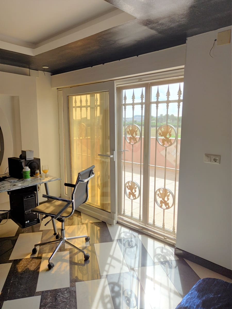 6 bedroom Villa for sale in Guardamar del Segura with pool - € 900,000 (Ref: 9088328)