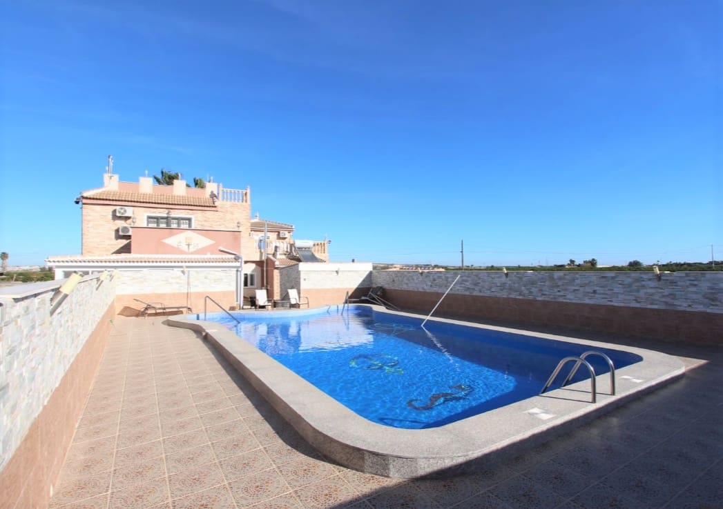 6 bedroom Villa for sale in Guardamar del Segura with pool - € 900,000 (Ref: 9088328)