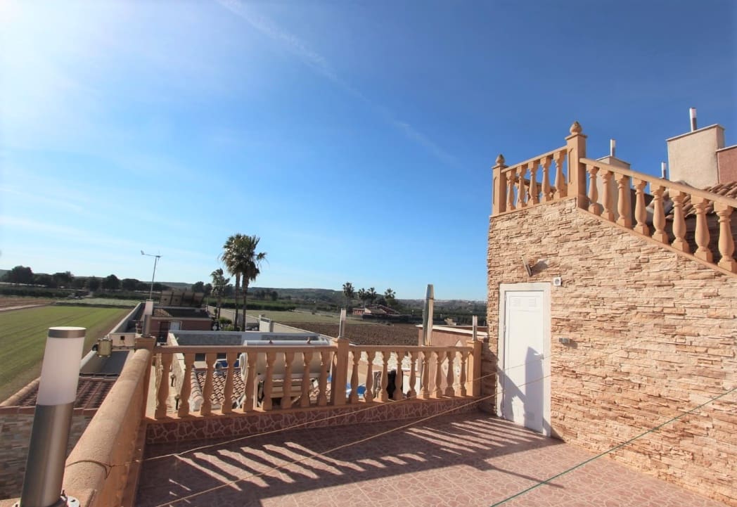 6 bedroom Villa for sale in Guardamar del Segura with pool - € 900,000 (Ref: 9088328)