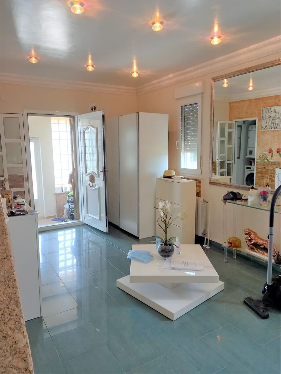 6 bedroom Villa for sale in Guardamar del Segura with pool - € 900,000 (Ref: 9088328)