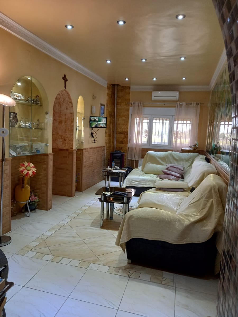 6 bedroom Villa for sale in Guardamar del Segura with pool - € 900,000 (Ref: 9088328)