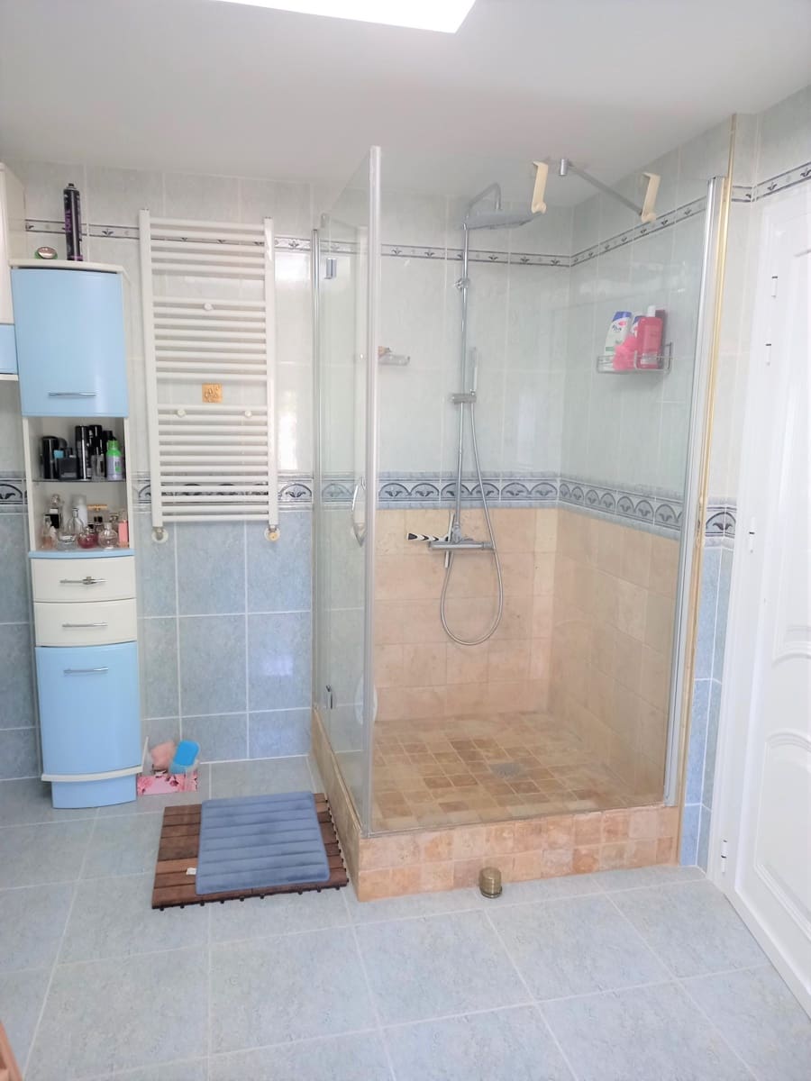 6 bedroom Villa for sale in Guardamar del Segura with pool - € 900,000 (Ref: 9088328)