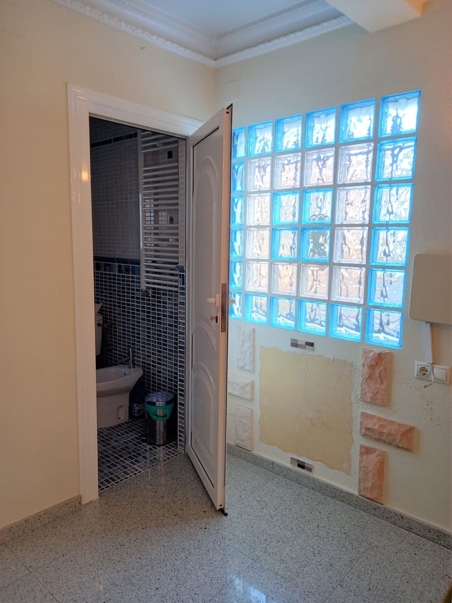 6 bedroom Villa for sale in Guardamar del Segura with pool - € 900,000 (Ref: 9088328)