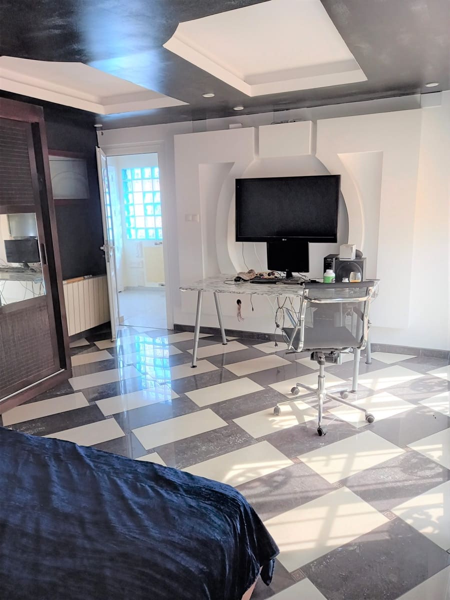 6 bedroom Villa for sale in Guardamar del Segura with pool - € 900,000 (Ref: 9088328)