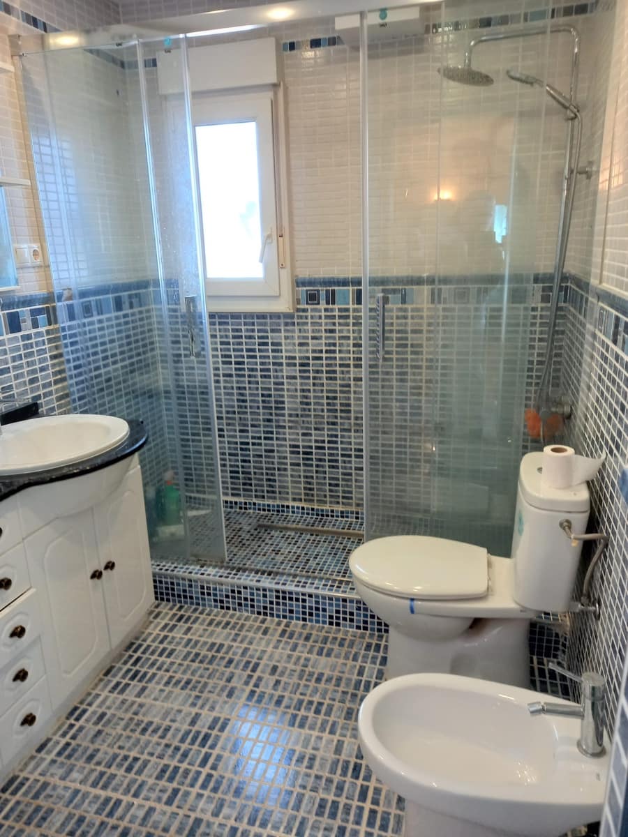 6 bedroom Villa for sale in Guardamar del Segura with pool - € 900,000 (Ref: 9088328)