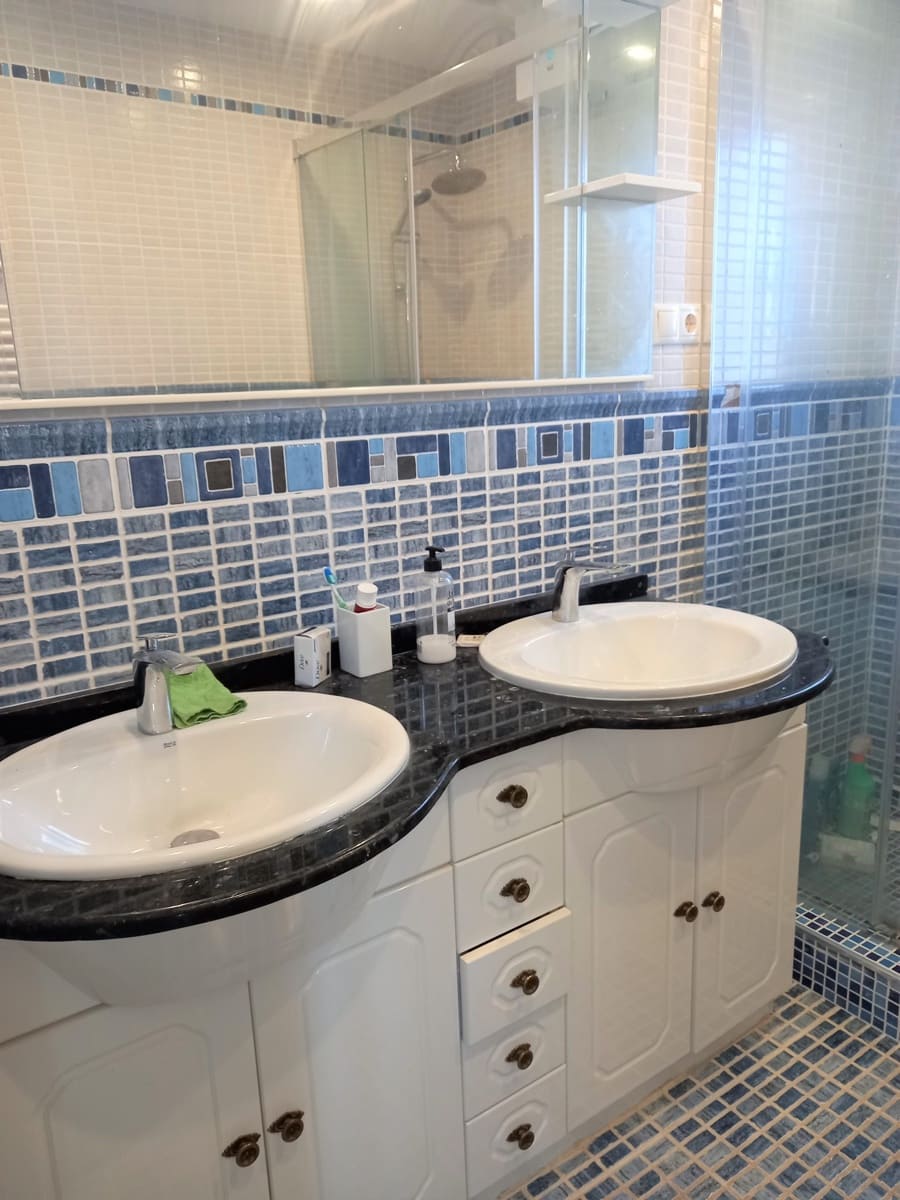 6 bedroom Villa for sale in Guardamar del Segura with pool - € 900,000 (Ref: 9088328)