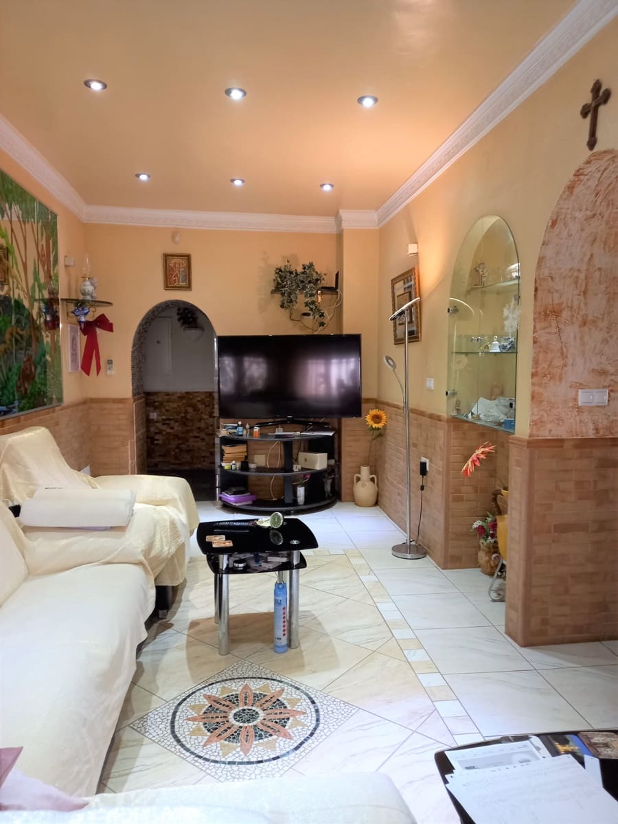 6 bedroom Villa for sale in Guardamar del Segura with pool - € 900,000 (Ref: 9088328)