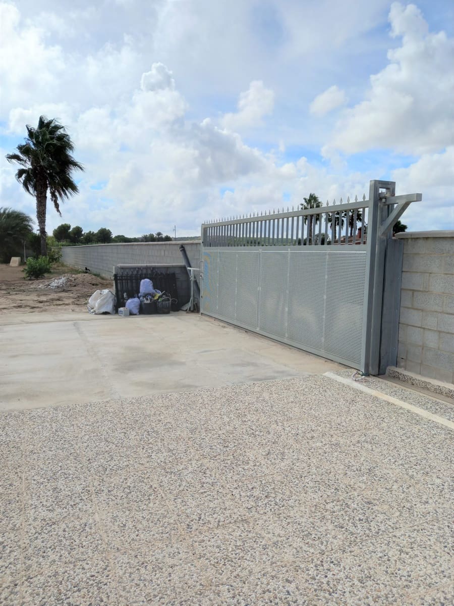 6 bedroom Villa for sale in Guardamar del Segura with pool - € 900,000 (Ref: 9088328)