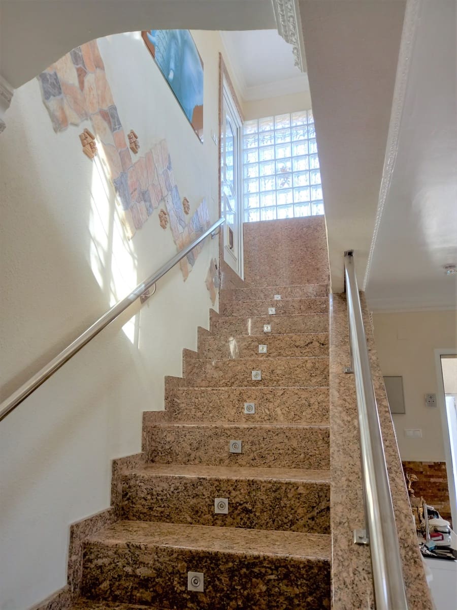 6 bedroom Villa for sale in Guardamar del Segura with pool - € 900,000 (Ref: 9088328)