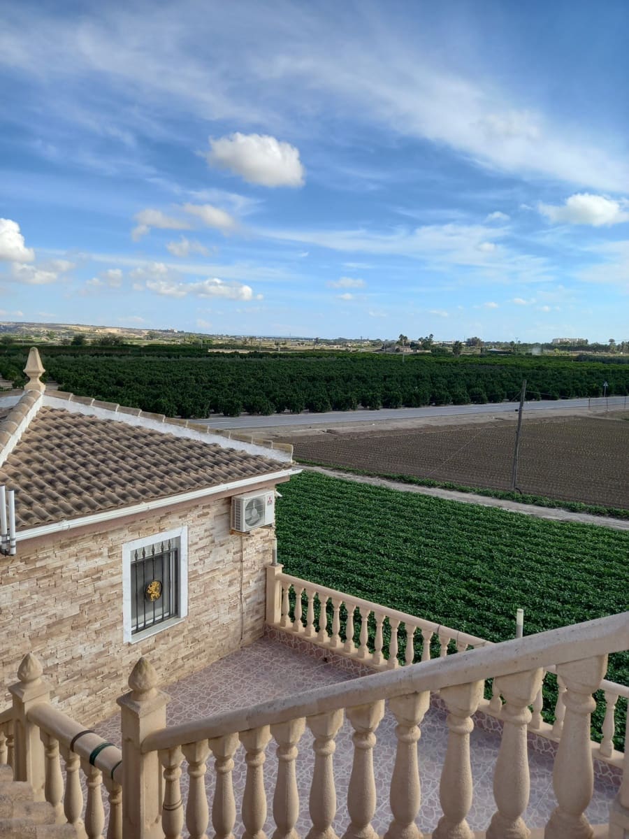 6 bedroom Villa for sale in Guardamar del Segura with pool - € 900,000 (Ref: 9088328)