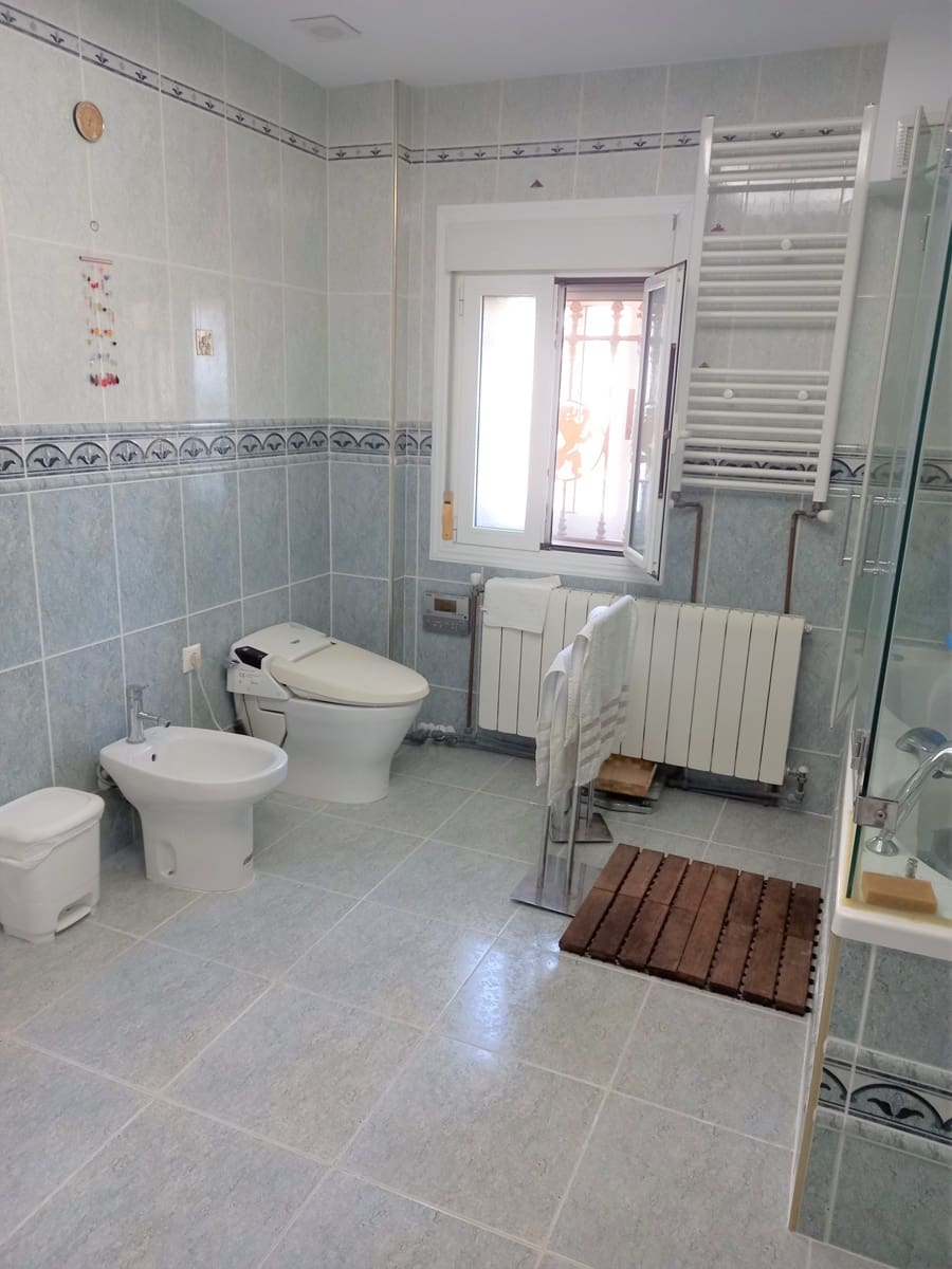 6 bedroom Villa for sale in Guardamar del Segura with pool - € 900,000 (Ref: 9088328)