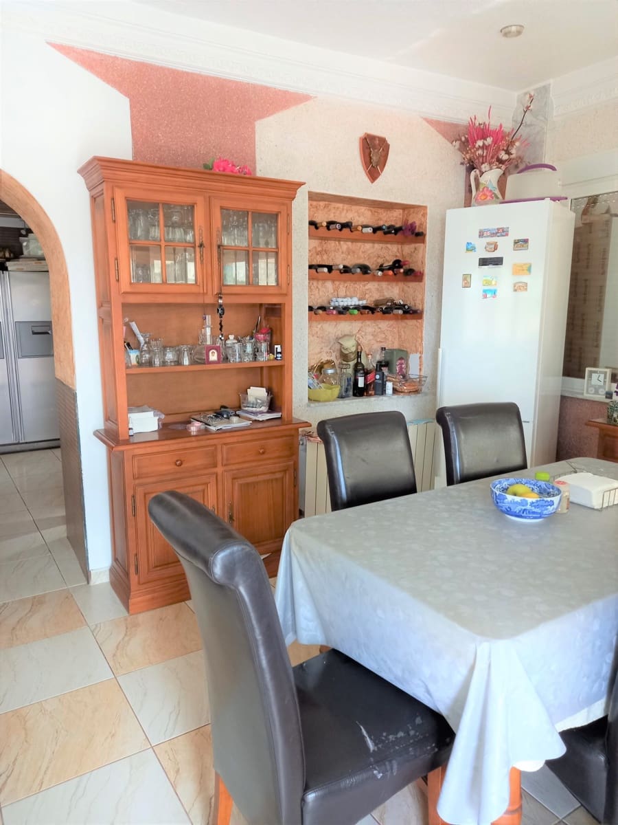 6 bedroom Villa for sale in Guardamar del Segura with pool - € 900,000 (Ref: 9088328)