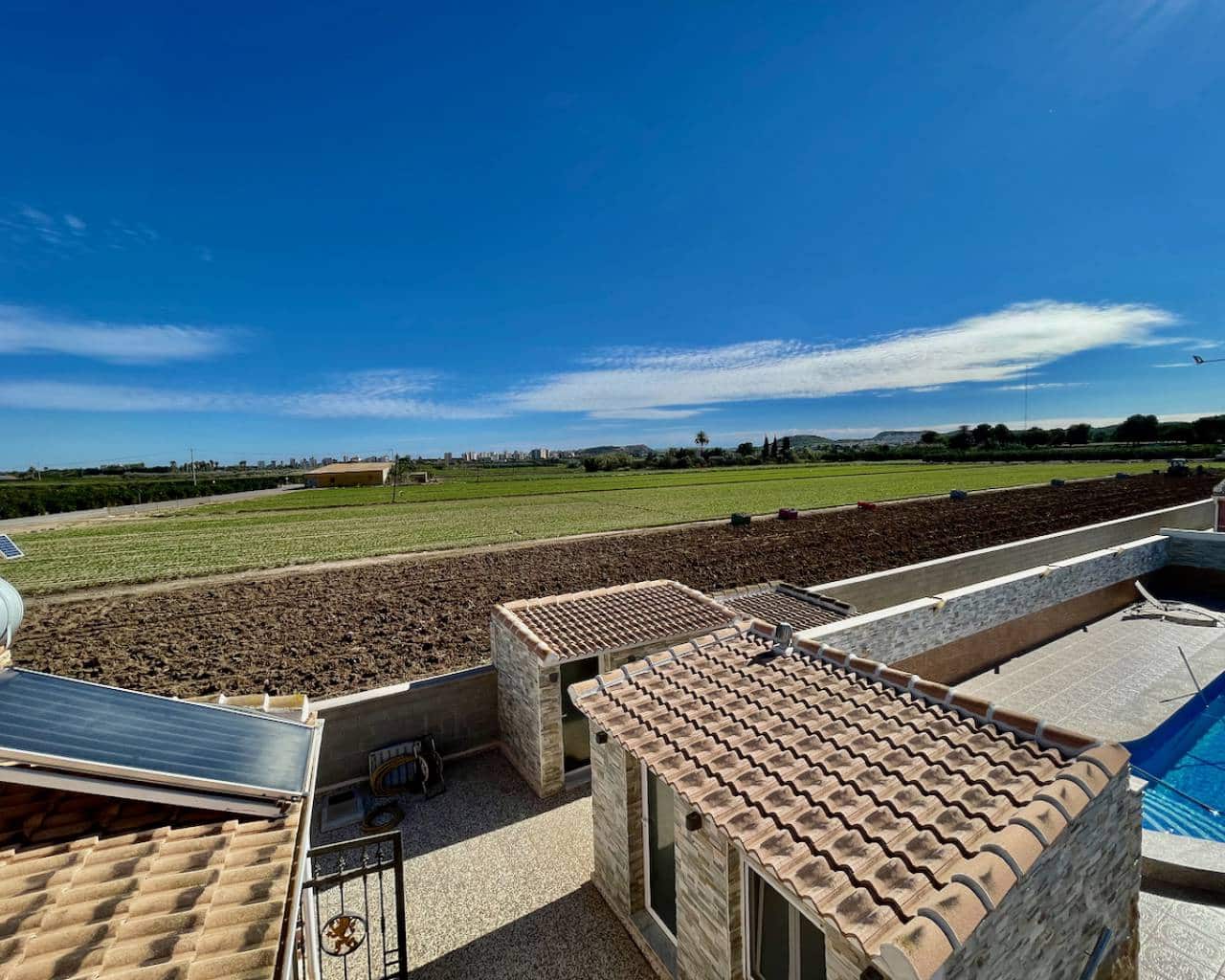 6 bedroom Villa for sale in Guardamar del Segura with pool - € 900,000 (Ref: 9088328)