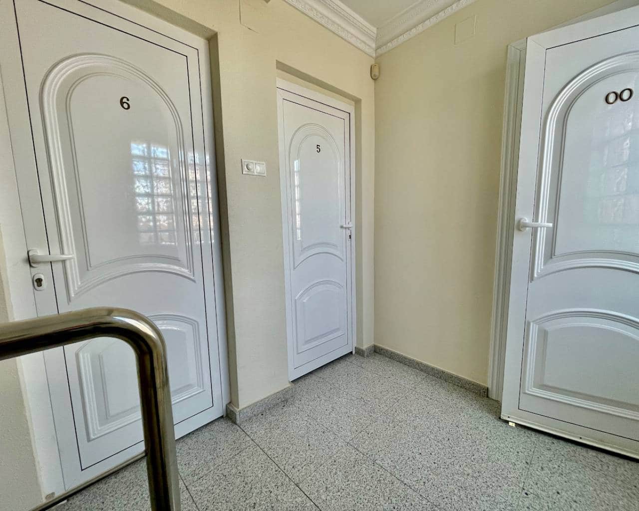6 bedroom Villa for sale in Guardamar del Segura with pool - € 900,000 (Ref: 9088328)