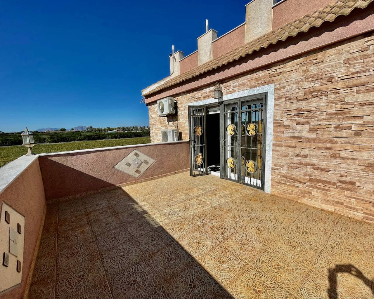 6 bedroom Villa for sale in Guardamar del Segura with pool - € 900,000 (Ref: 9088328)