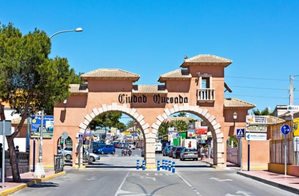 7 sypialnia Willa na sprzedaż w Ciudad Quesada z basenem garażem - 599 950 € (Ref: 9426073)