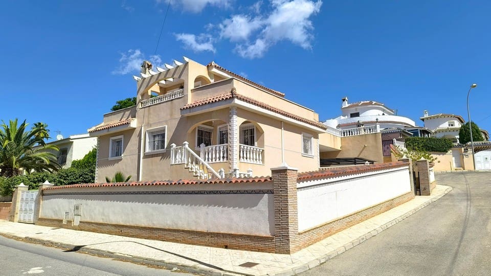 7 sypialnia Willa na sprzedaż w Ciudad Quesada z basenem garażem - 599 950 € (Ref: 9426073)