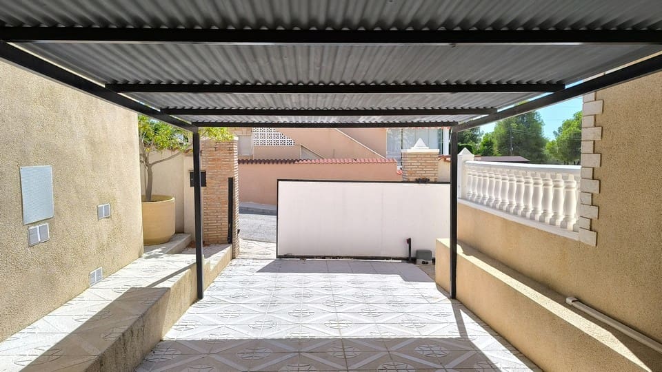 7 sypialnia Willa na sprzedaż w Ciudad Quesada z basenem garażem - 599 950 € (Ref: 9426073)