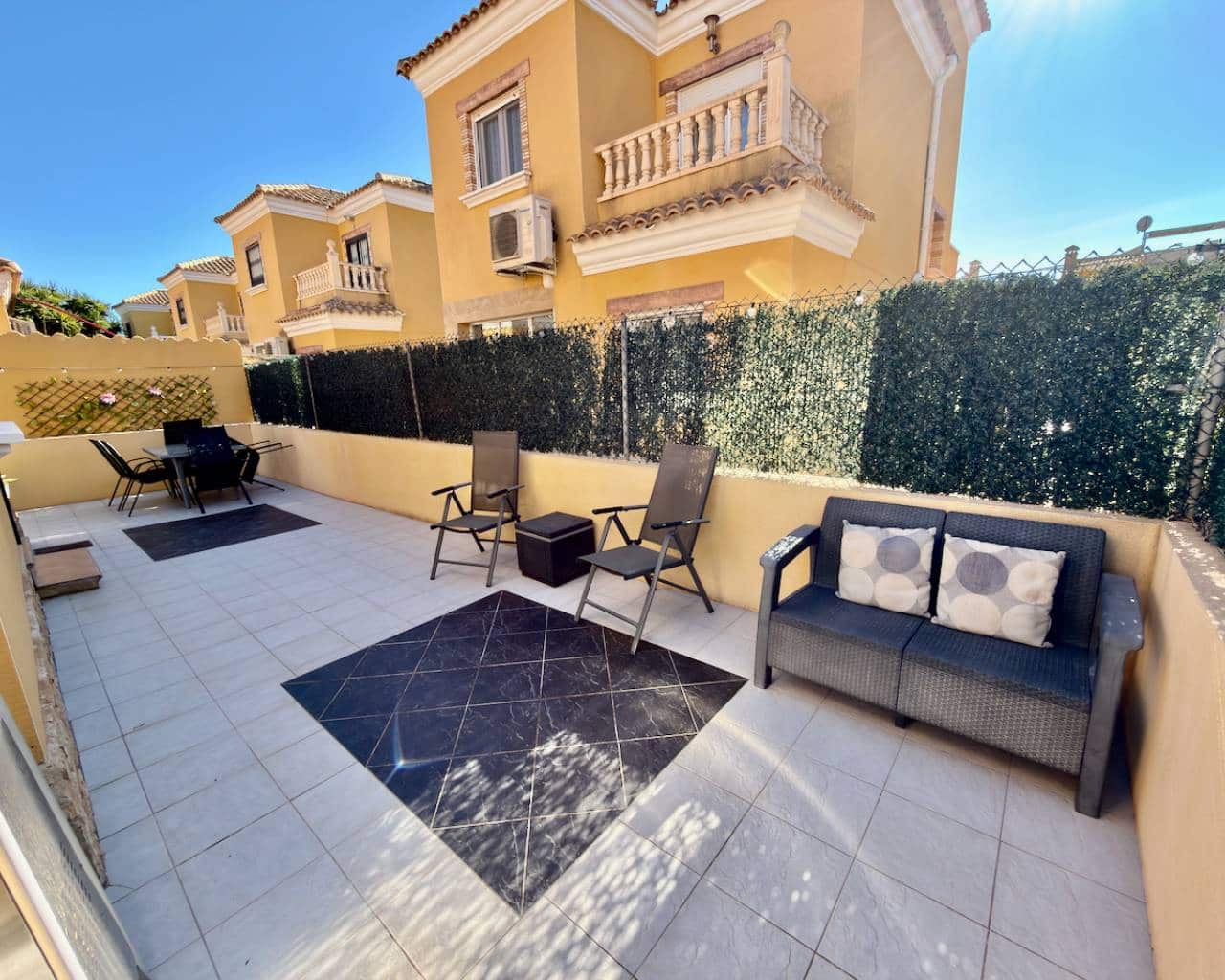 3 soveværelse Villa til salg i Guardamar del Segura med garage - € 325.000 (Ref: 9426075)