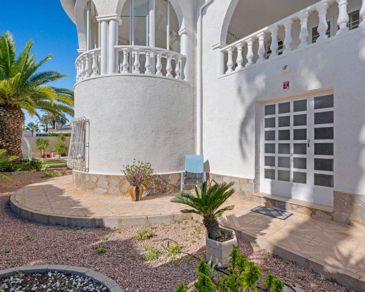 4 soveværelse Villa til salg i Ciudad Quesada med swimmingpool garage - € 850.000 (Ref: 9426081)