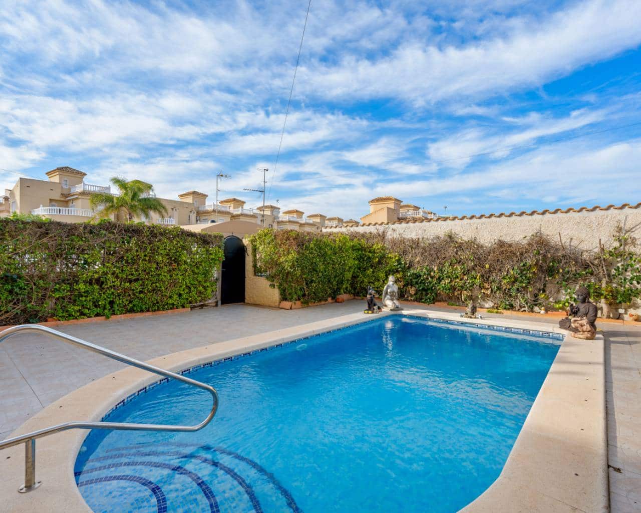 2 Zimmer Villa zu verkaufen in Ciudad Quesada mit Pool Garage - 325.000 € (Ref: 9426085)