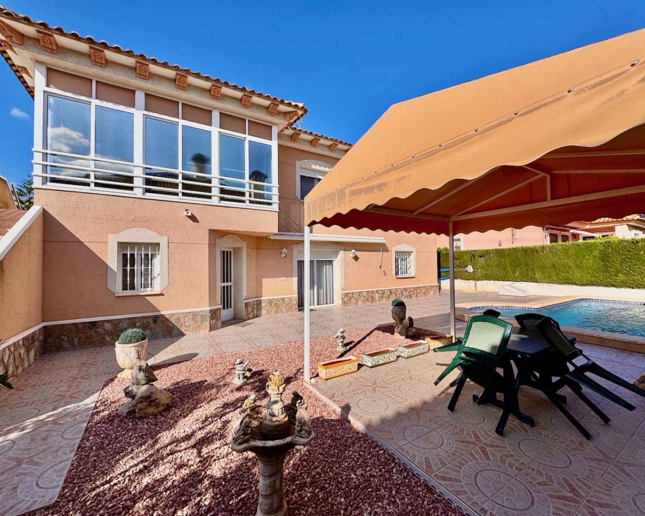 5 bedroom Villa for sale in Benferri with pool garage - € 350,000 (Ref: 9426089)