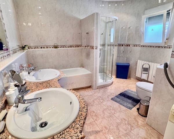 5 bedroom Villa for sale in Benferri with pool garage - € 350,000 (Ref: 9426089)