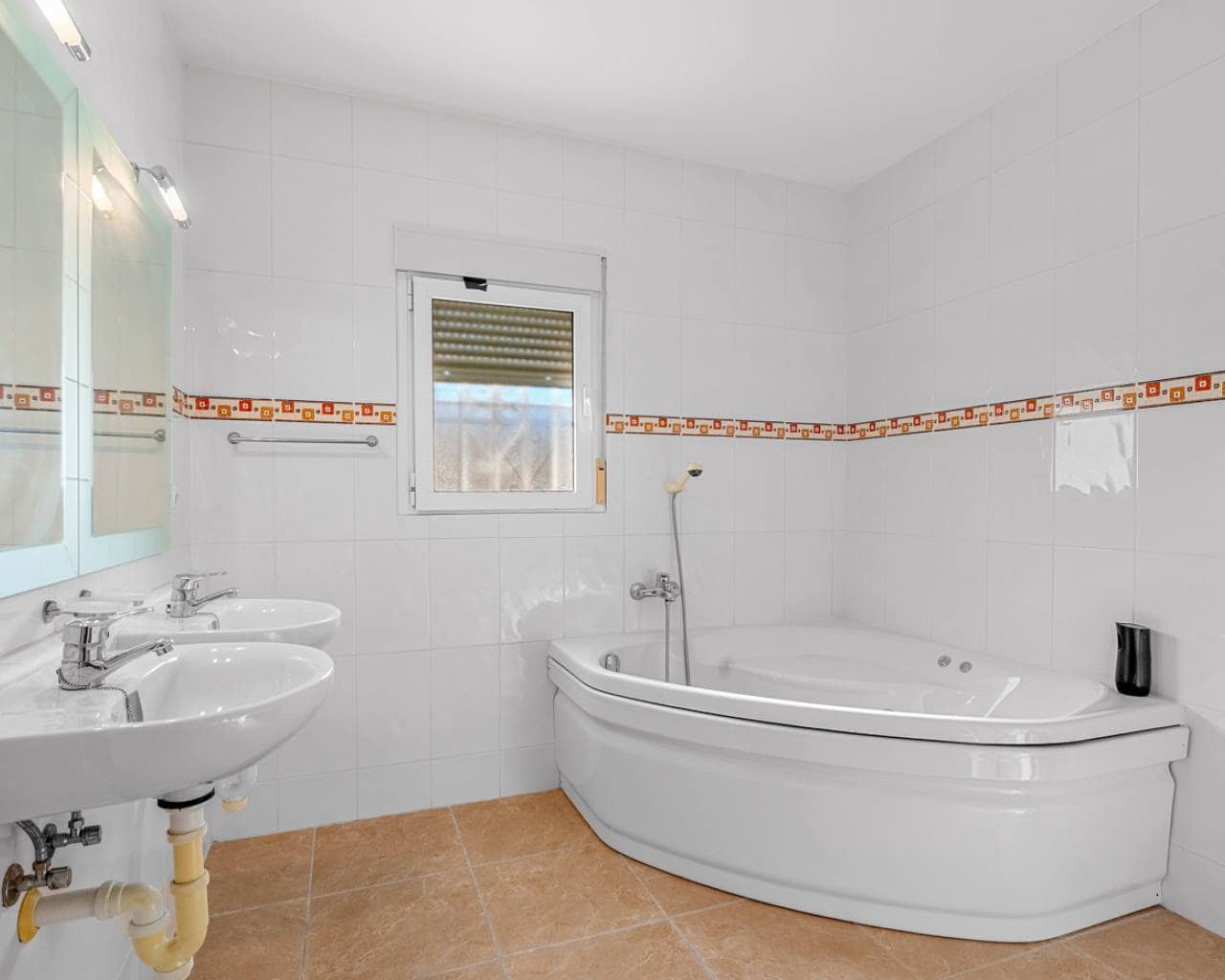 Chalet de 7 habitaciones en Ciudad Quesada en venta con piscina garaje - 650.000 € (Ref: 9426090)