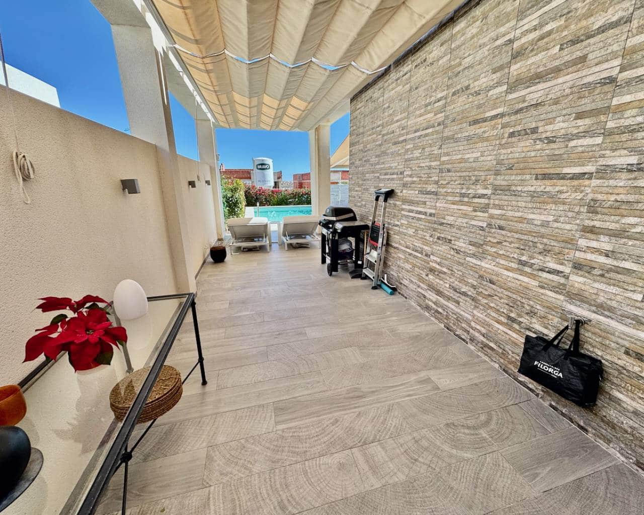 2 soverom Villa til salgs i Algorfa med svømmebasseng garasje - € 660 000 (Ref: 9426109)