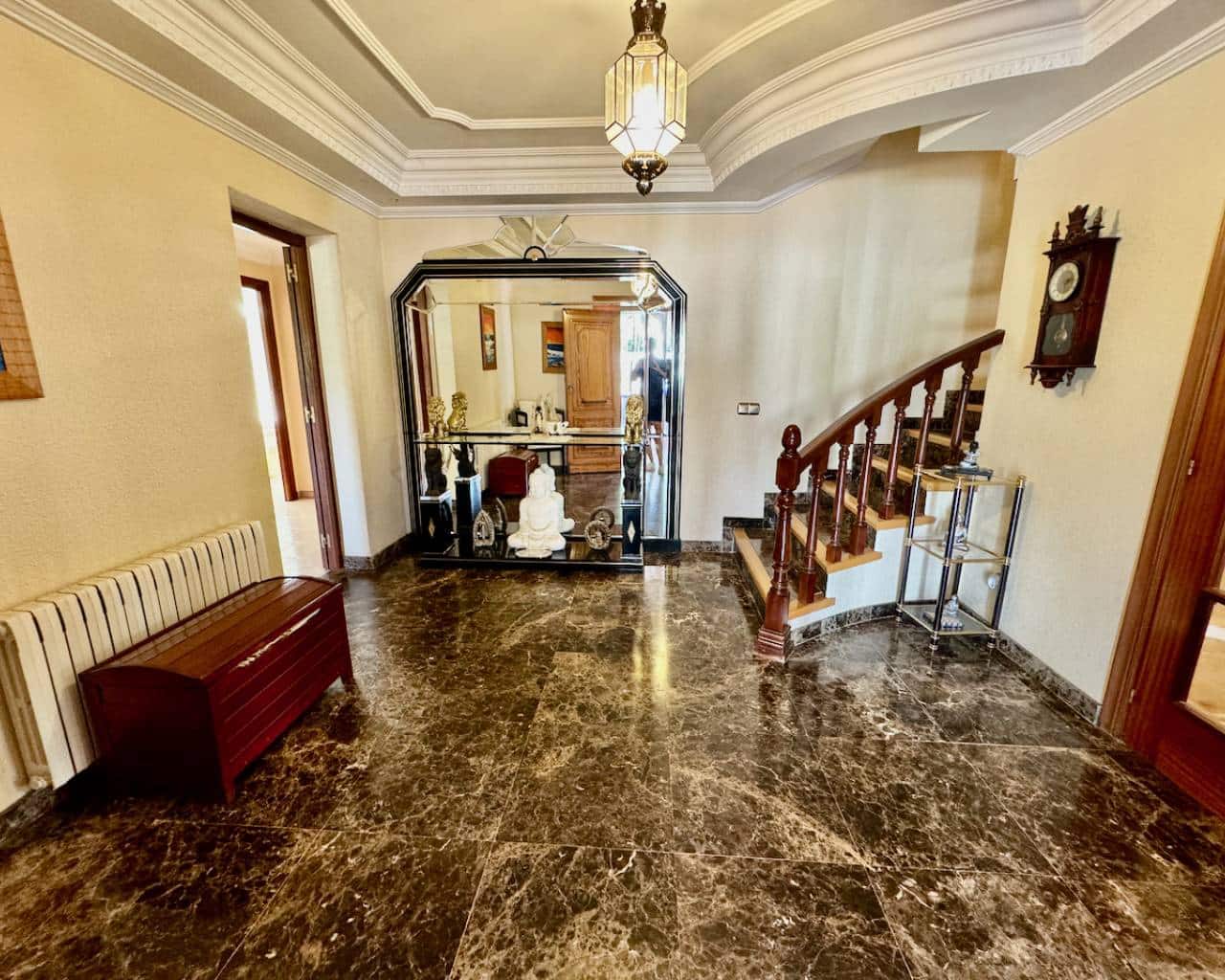 8 makuuhuone Huvila myytävänä paikassa Castalla mukana 
autotalli - 655 000 € (Ref: 9426117)
