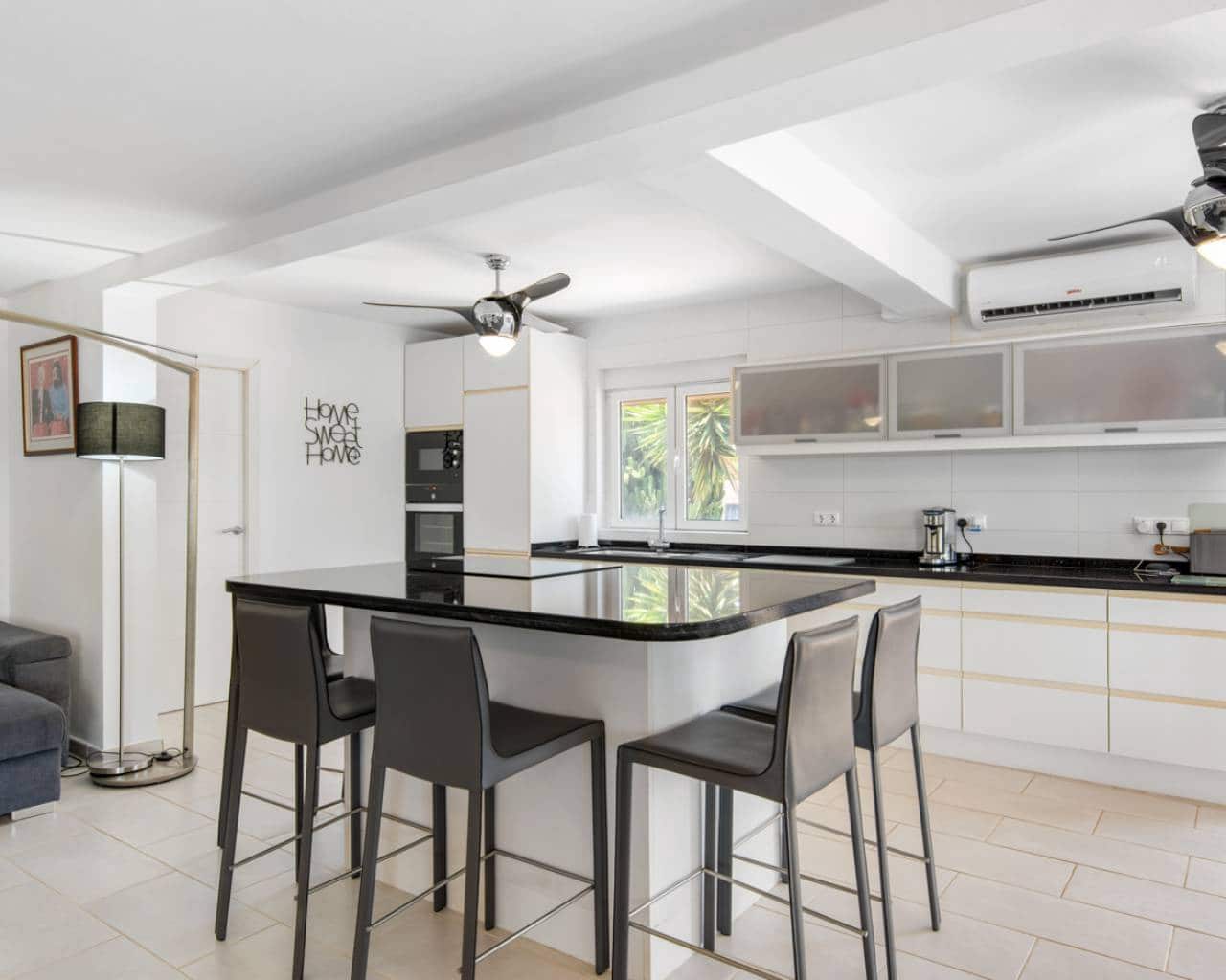 4 soveværelse Finca/Landehus til salg i Catral med swimmingpool garage - € 565.000 (Ref: 9426141)