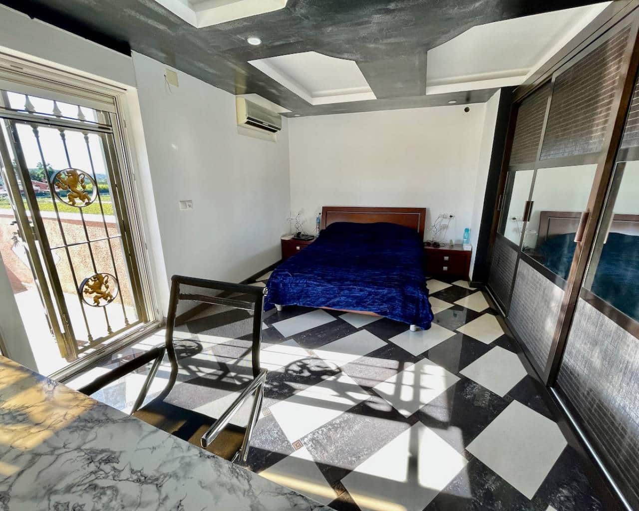 6 bedroom Villa for sale in Guardamar del Segura with pool garage - € 900,000 (Ref: 9426143)