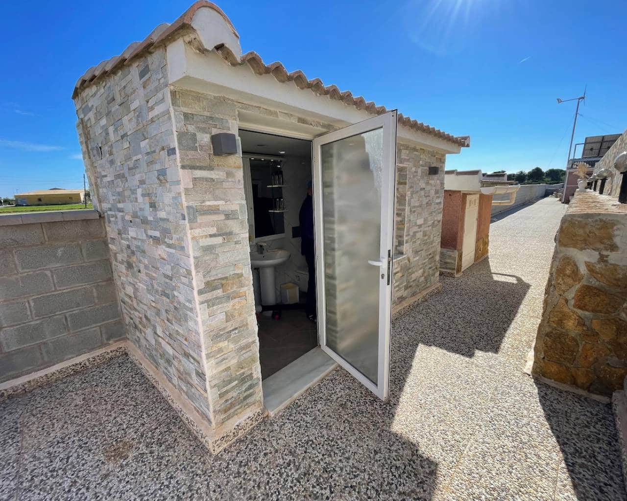 6 bedroom Villa for sale in Guardamar del Segura with pool garage - € 900,000 (Ref: 9426143)