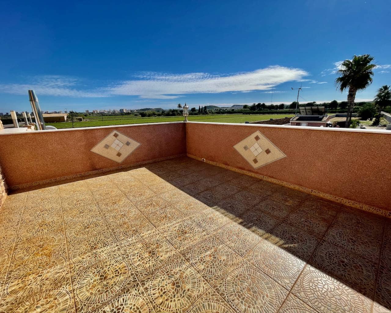 6 bedroom Villa for sale in Guardamar del Segura with pool garage - € 900,000 (Ref: 9426143)