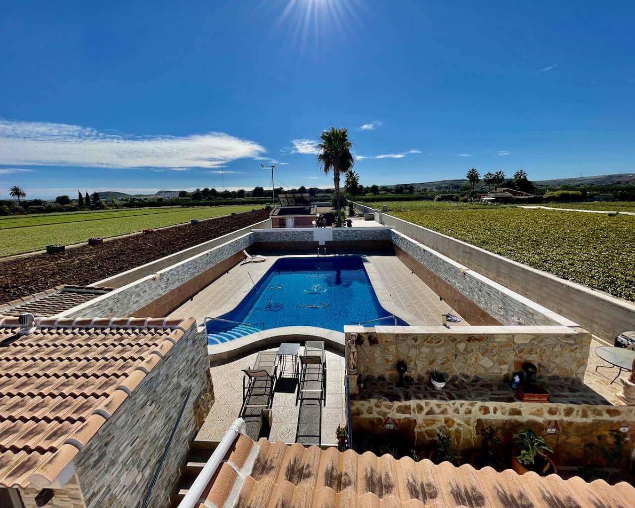 6 bedroom Villa for sale in Guardamar del Segura with pool garage - € 900,000 (Ref: 9426143)