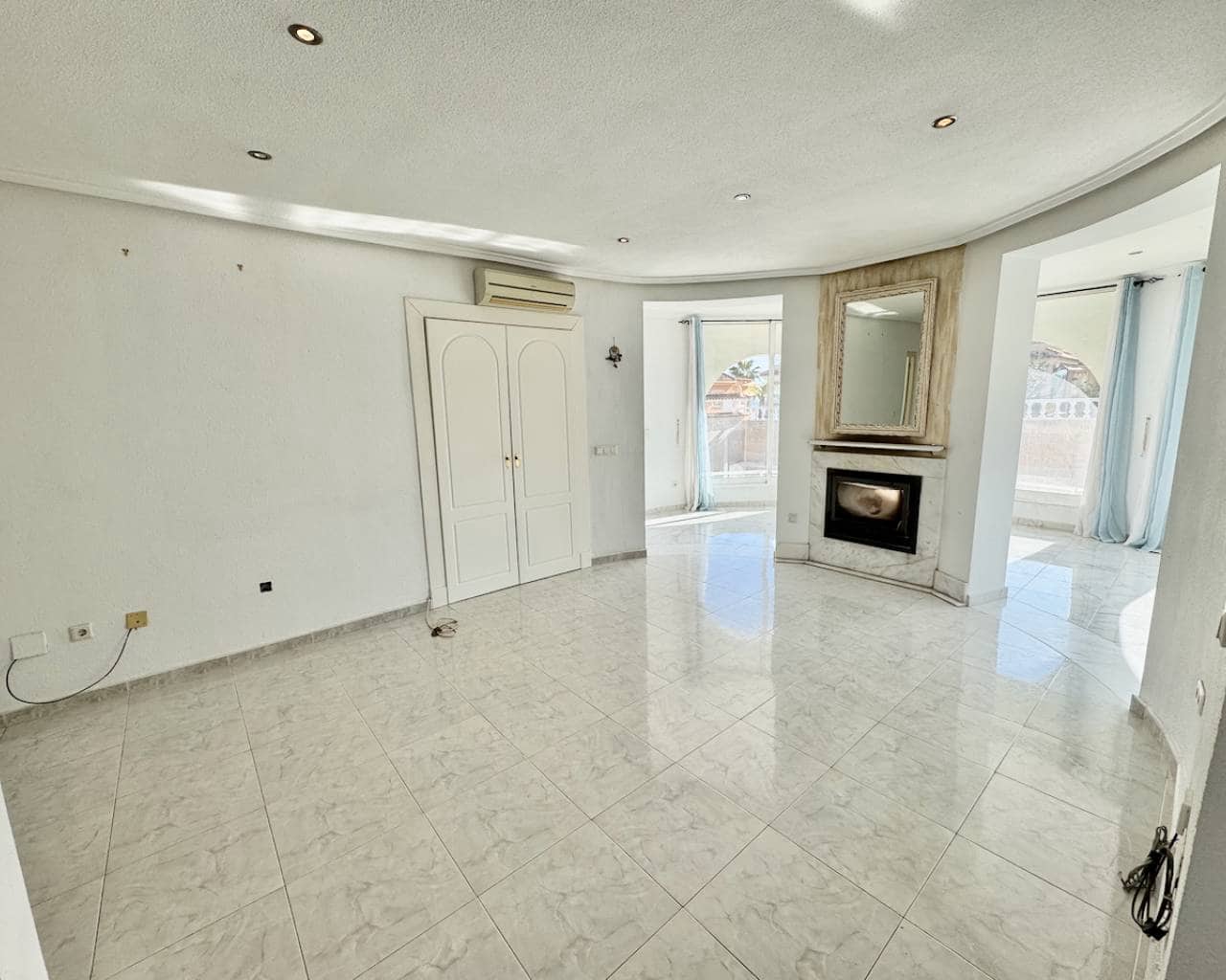 4 sypialnia Willa na sprzedaż w Ciudad Quesada z basenem garażem - 375 000 € (Ref: 9426145)