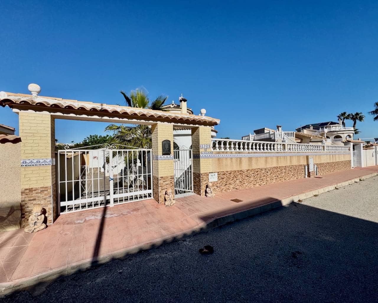 4 sypialnia Willa na sprzedaż w Ciudad Quesada z basenem garażem - 375 000 € (Ref: 9426145)